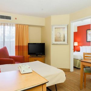 One-Bedroom Queen Suite