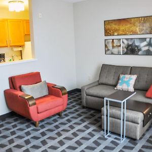One-Bedroom Queen Suite
