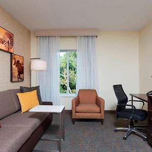 One-Bedroom Queen Suite