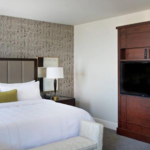 Large King Room Hearing accessible
