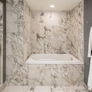 One-Bedroom Junior Suite