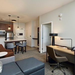 One-Bedroom Queen Suite