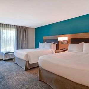 One-Bedroom Queen Suite