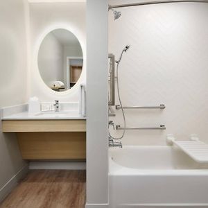 Queen Studio Hearing accessible