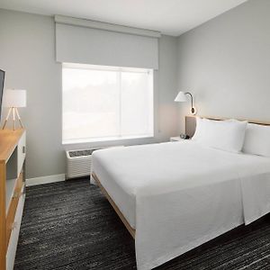One-Bedroom Queen Suite