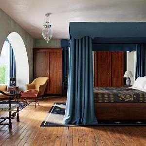 Shenandoah Mansions, An Ash Hotel