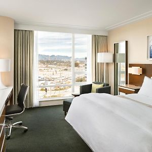 Corner King Room