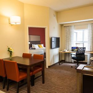 One-Bedroom Queen Suite