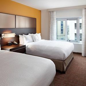 One-Bedroom Queen Suite