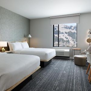 Top floor Queen Studio Mobility or hearing accessible