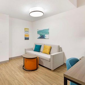 Large Queen Suite
