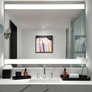 Deluxe  King Room Mobility accessible
