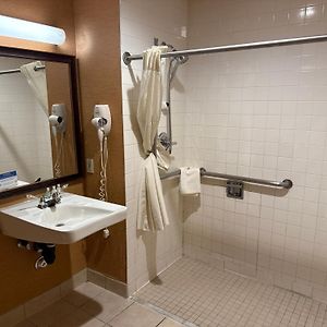 Queen Room Mobility accessible