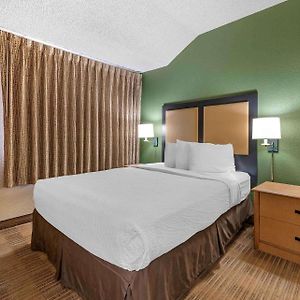 One-Bedroom Queen Suite