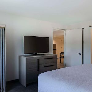 One-Bedroom King Suite