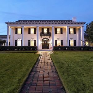 Wood Manor Guest House