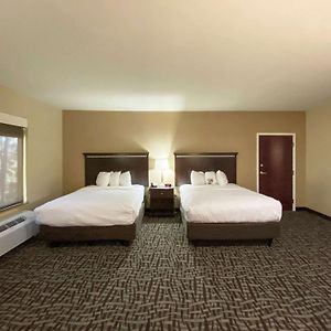 Deluxe  Queen Suite Mobility accessible