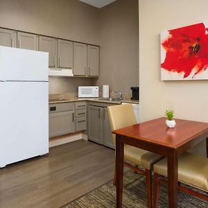 Queen Suite Mobility accessible