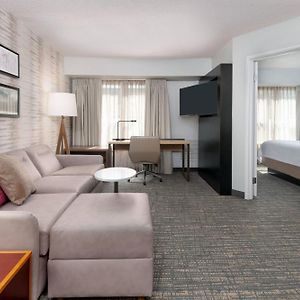 One-Bedroom Queen Suite