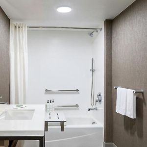 King Suite Hearing accessible