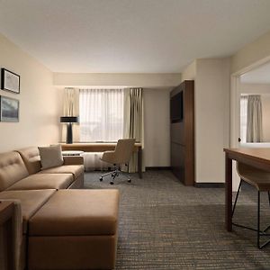 One-Bedroom Queen Suite