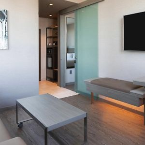 One-Bedroom King Suite