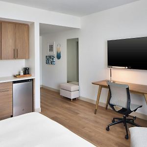 Corner King Room