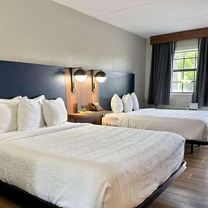 Queen Room Mobility accessible