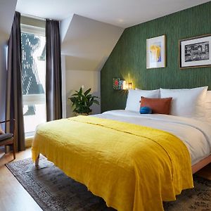 Medium King Room