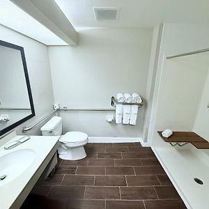 King Room Mobility or hearing accessible