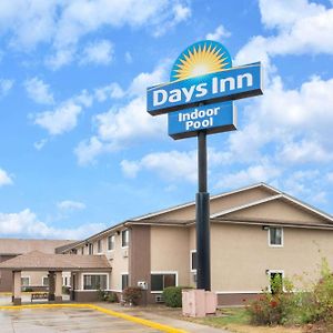 Days Inn By Wyndham Topeka
