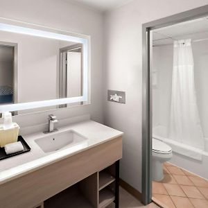 One-Bedroom King Suite