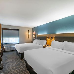 Standard Queen Room Mobility or hearing accessible