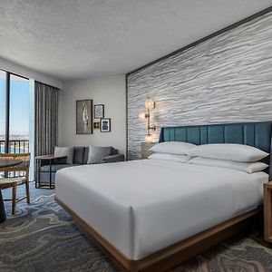 Deluxe Marina King Room