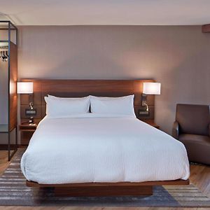 Upper Floors King Room