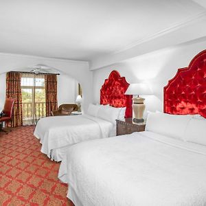 Premium Queen Room Mobility or hearing accessible