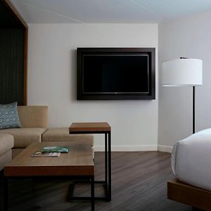 Corner King Guest Room