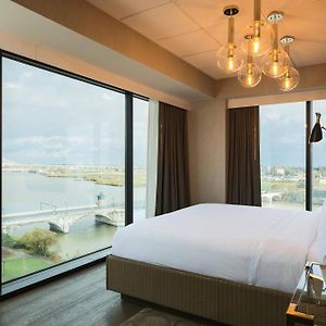 Corner King Room