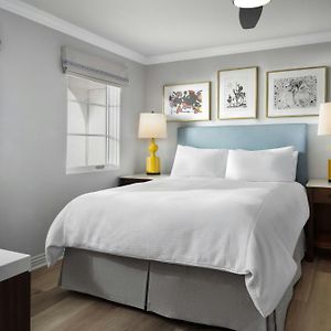 Classic Queen Room