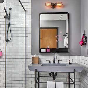 Elite Upper Floors King Guest Room