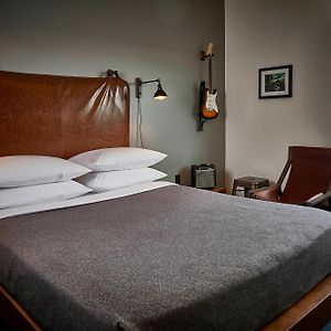 Queen Room Mobility accessible
