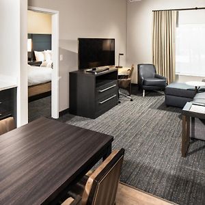 One-Bedroom Queen Suite