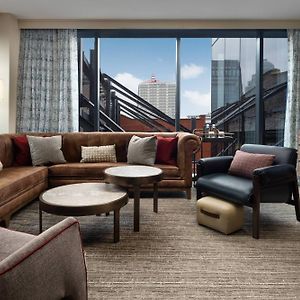 One-Bedroom King Suite