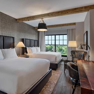 Deluxe  Queen Room Hearing accessible
