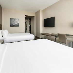 Standard Queen Room Hearing accessible