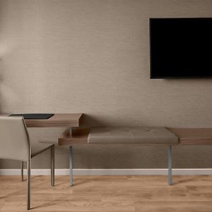 Upper Floors King Room