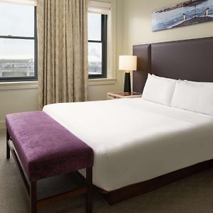 Corner King Suite Hearing accessible