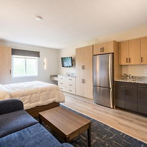 Residences At Solomon Pond