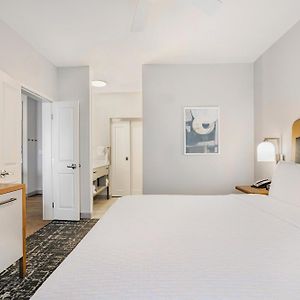 One-Bedroom King Suite