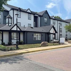 Dulles Suites